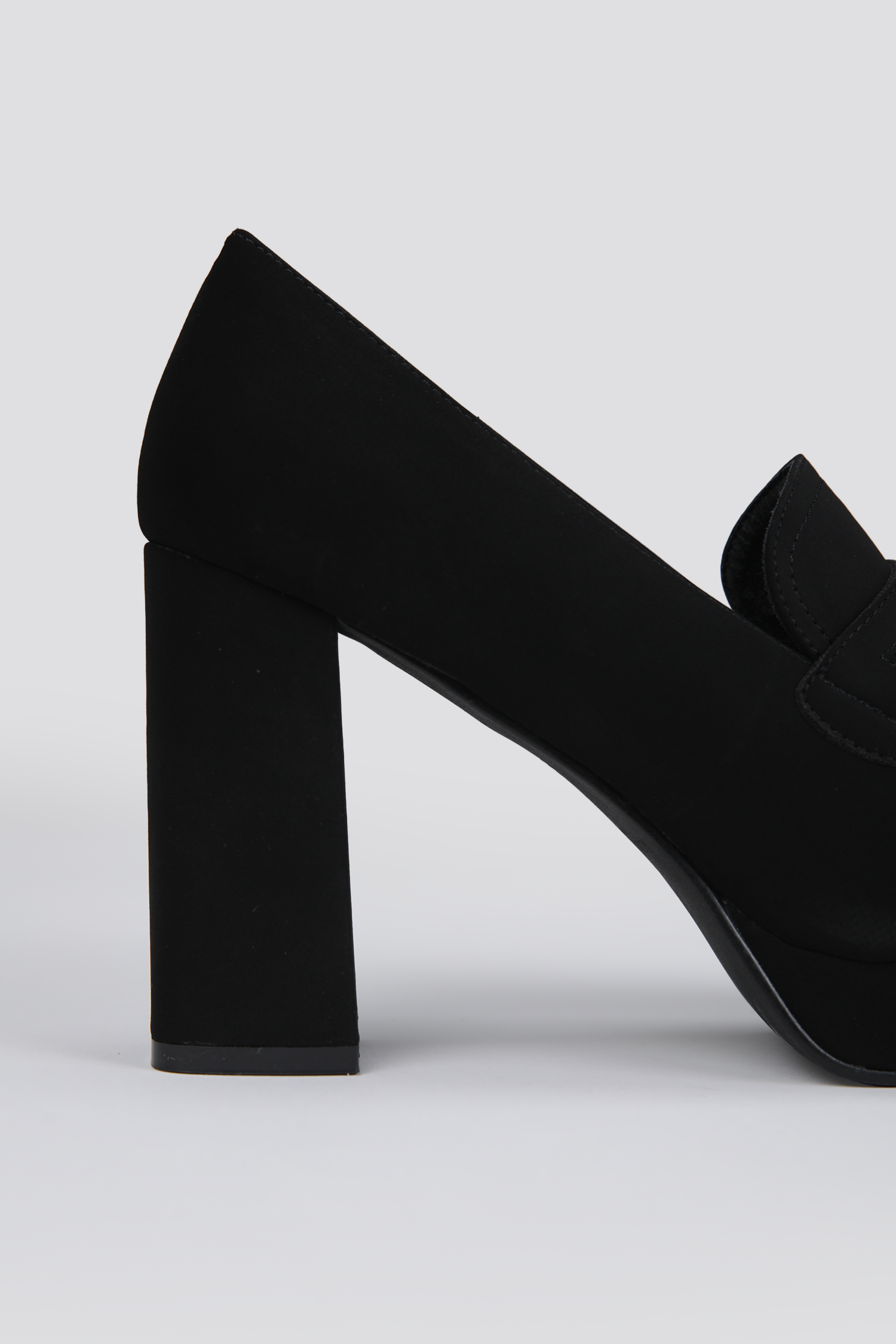 נעלי עקב בסגנון מוקסין | קנת קול