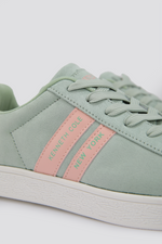 סניקרס דמוי זמש לנשים בצבע ירוק