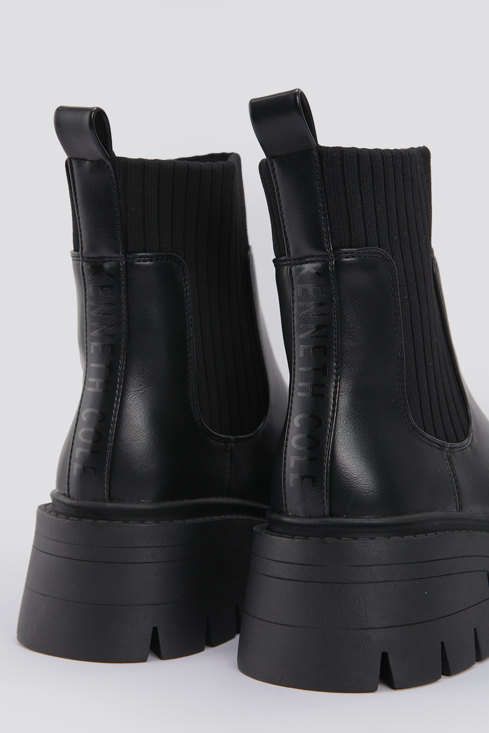 מגפונים דמוי עור בצבע שחור