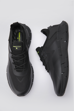 נעלי ספורט בצבע שחור עם דיטיילס ניאון