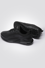 נעלי ספורט בצבע שחור