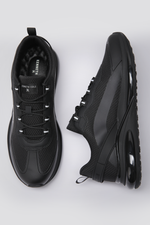 נעלי ספורט בצבע שחור