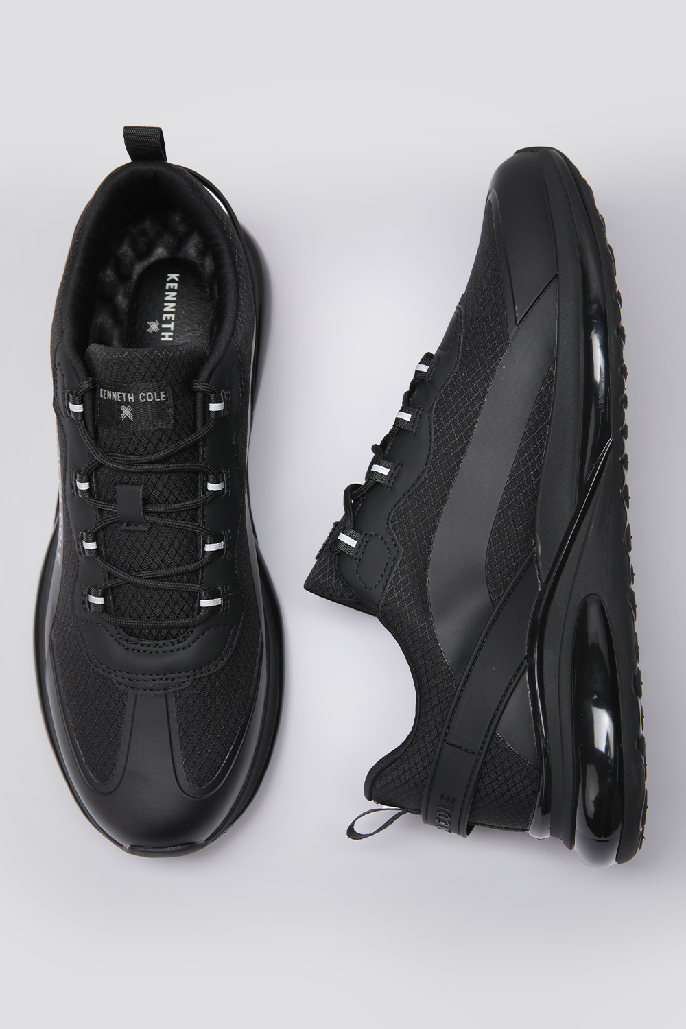 נעלי ספורט בצבע שחור