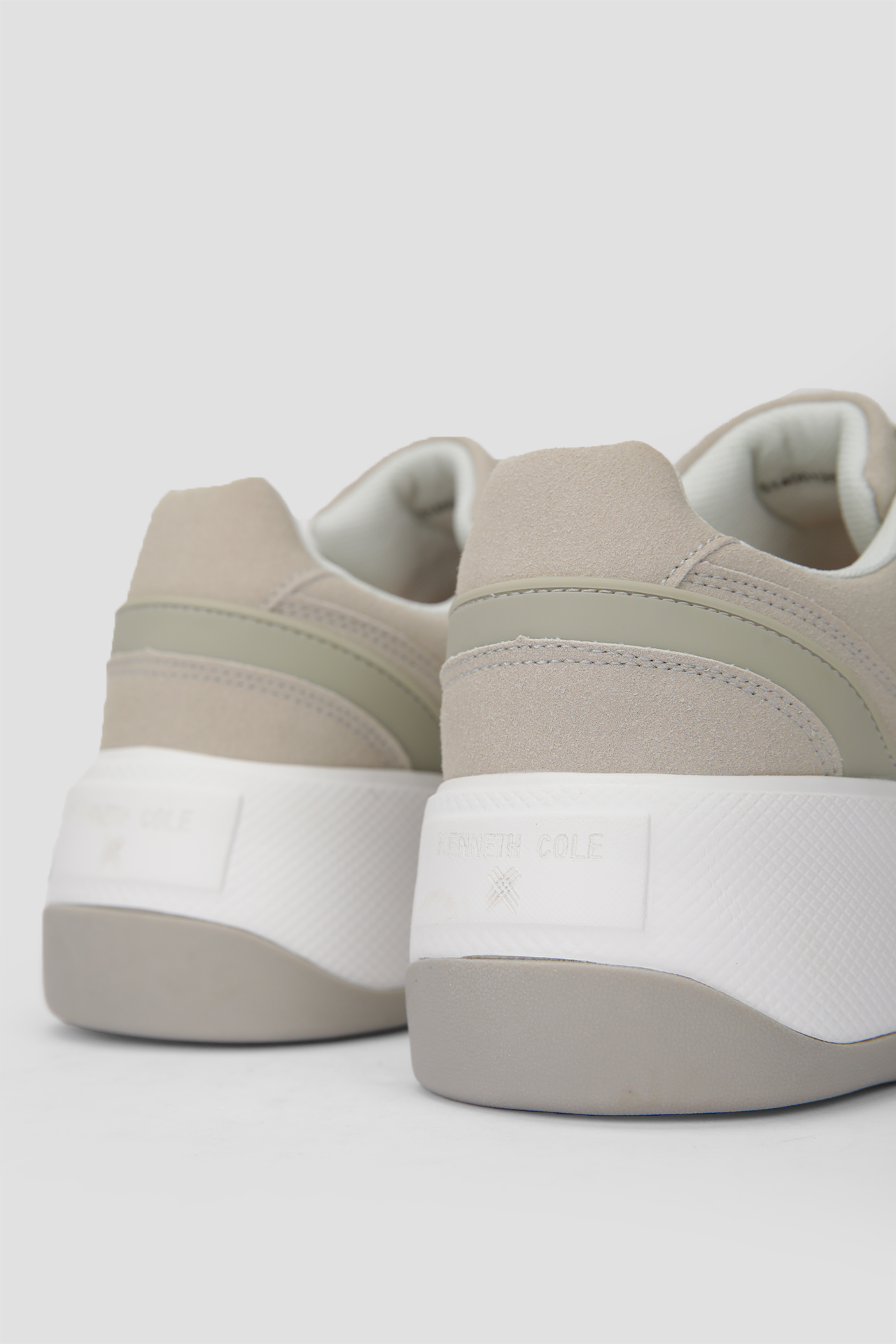 סניקרס לנשים בצבע אפור