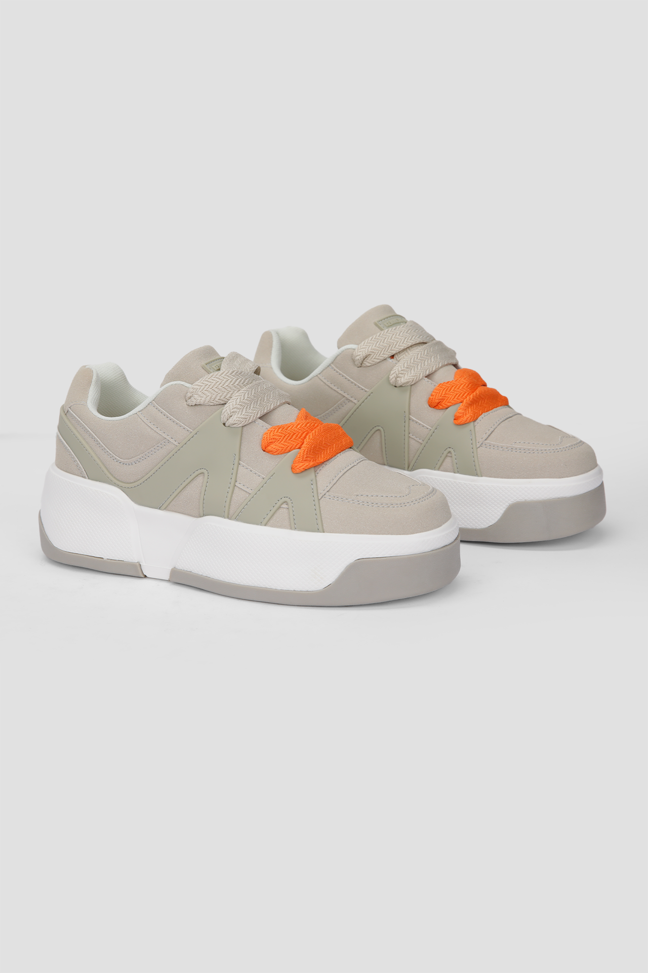 סניקרס לנשים בצבע אפור