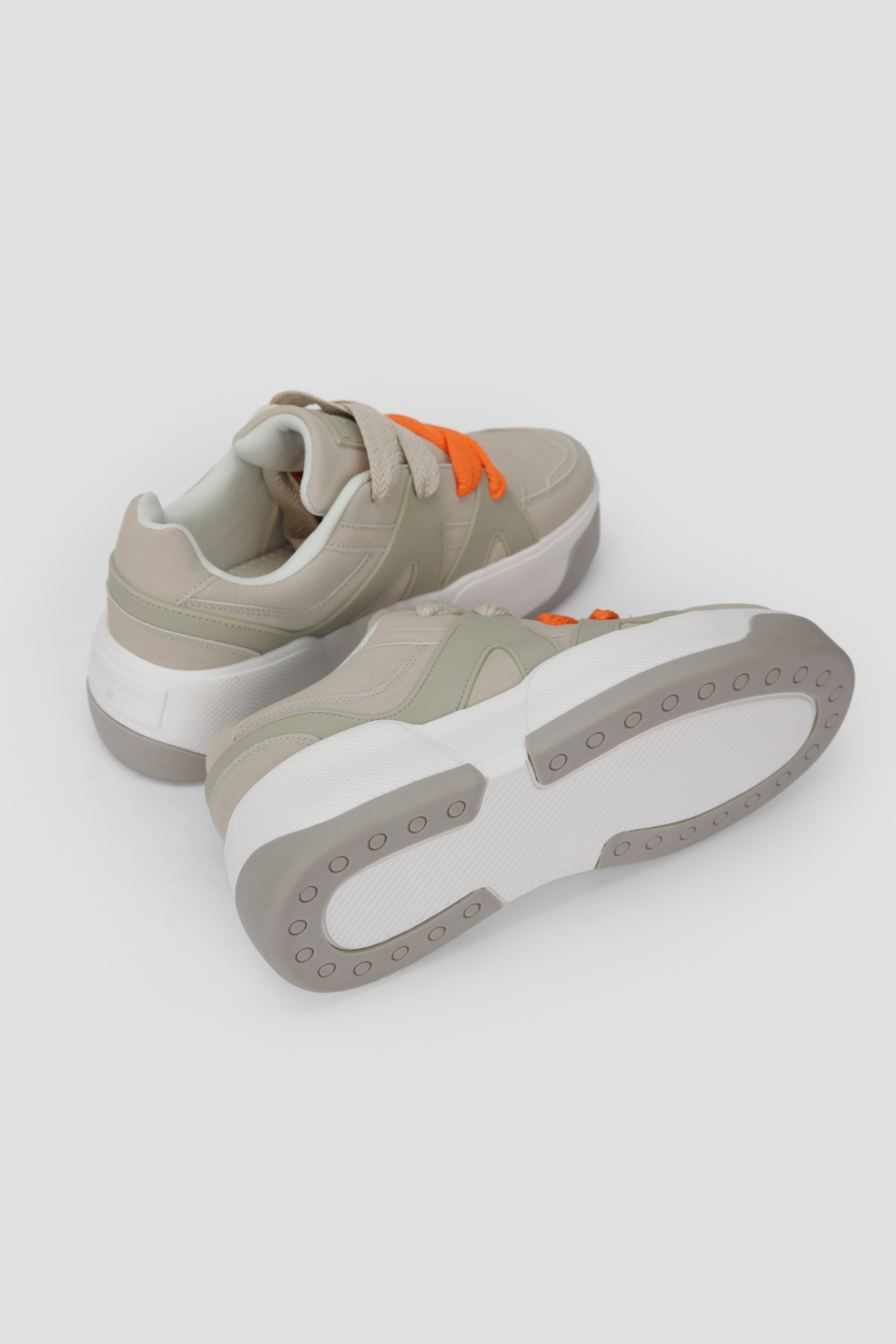 סניקרס לנשים בצבע אפור