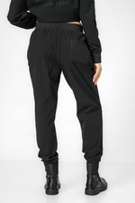 מכנסי ניילון ארוכים בצבע שחור