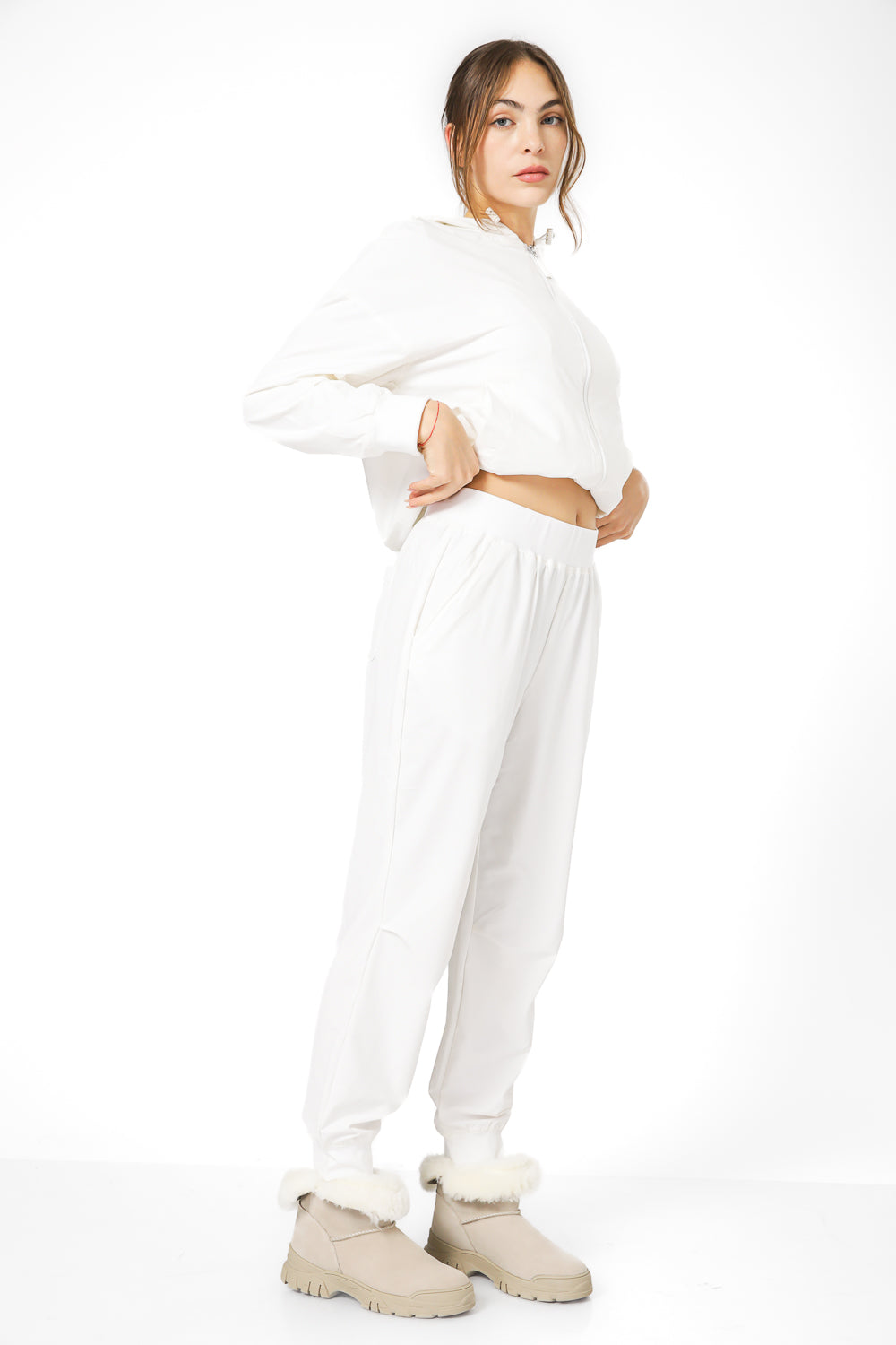 מכנסי ניילון ארוכים בצבע קרם