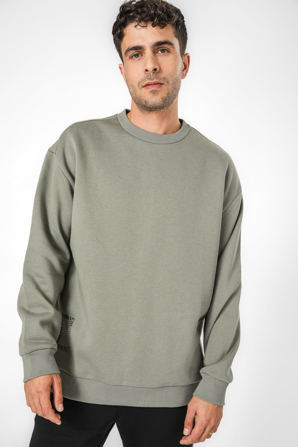 סווטשירט אוברסייז הדפס בגב בצבע זית