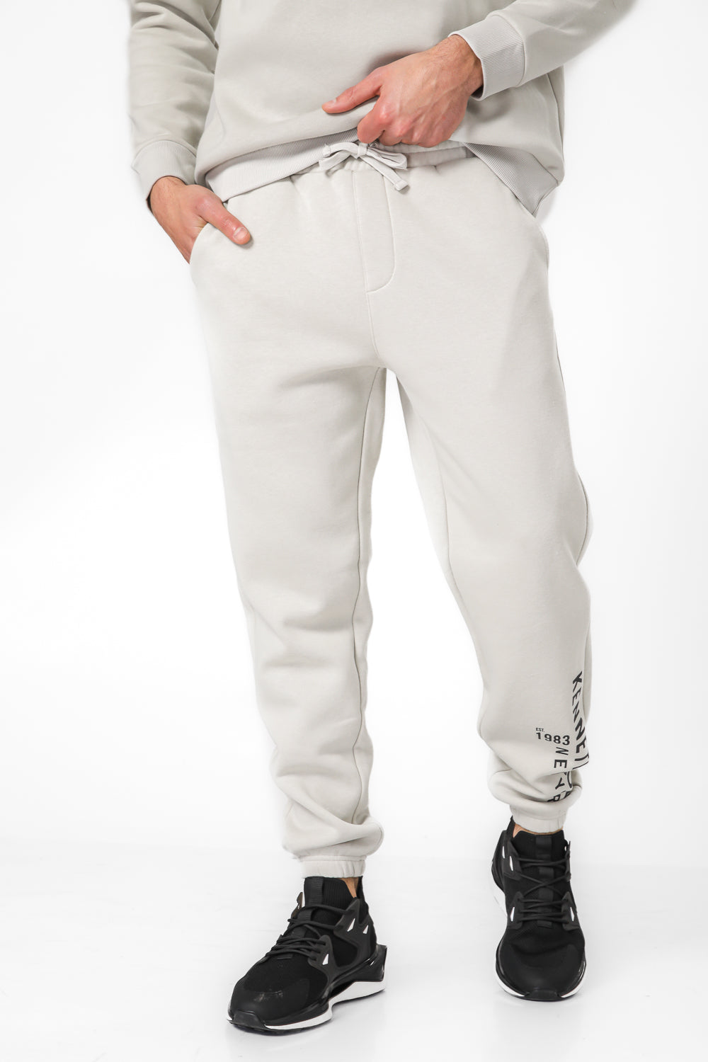 מכנסי טרנינג בגזרת Slim מכפלות אלסטיות