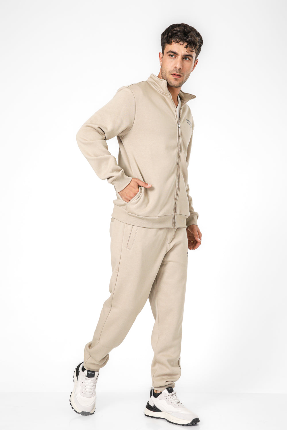 מכנסי ג'וגר ארוכים בצבע כאמל