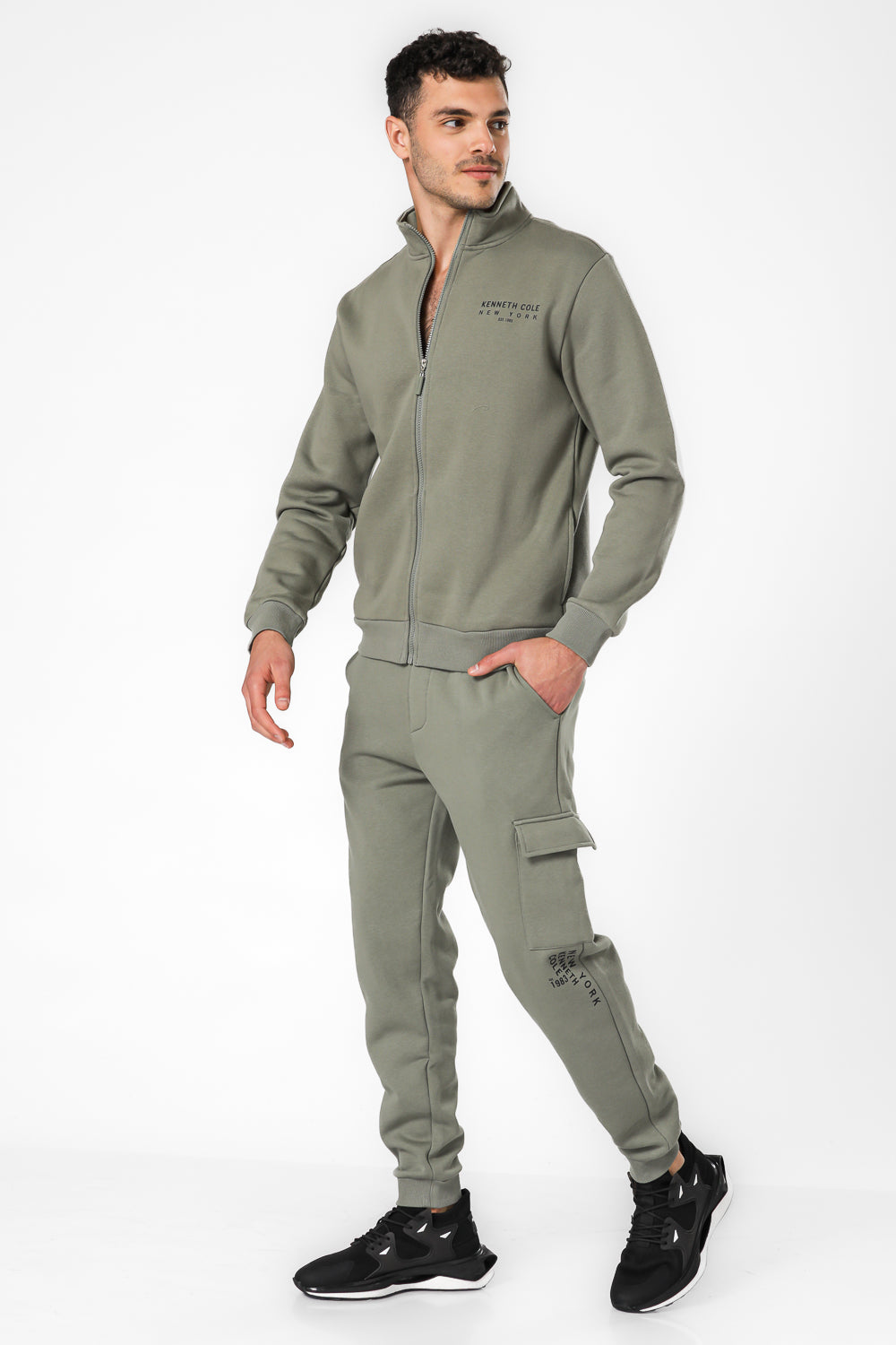 מכנסי טרנינג דגמ"ח בגזרת Slim בצבע זית