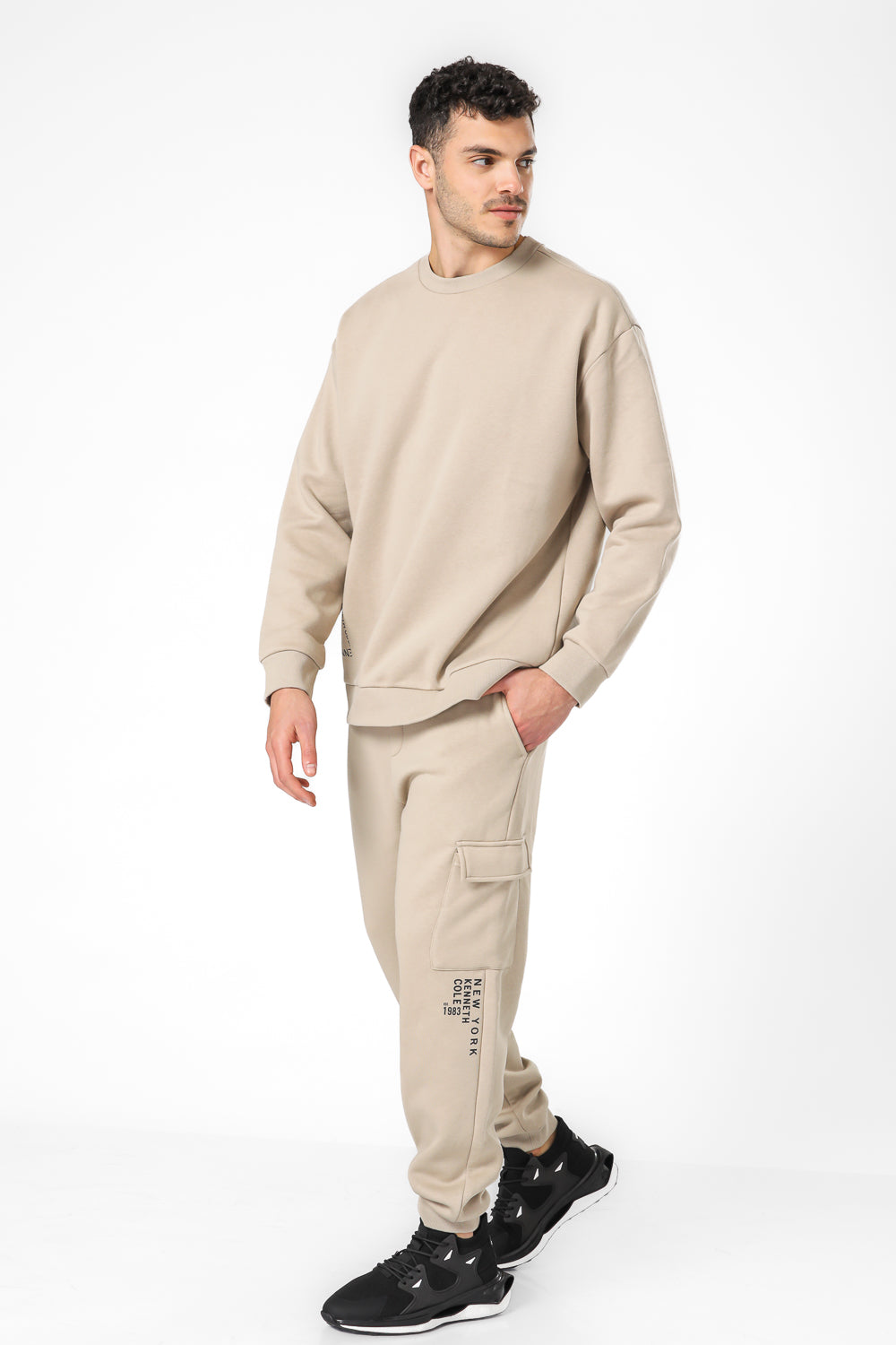 מכנסי טרנינג דגמ"ח בגזרת Slim בצבע כאמל