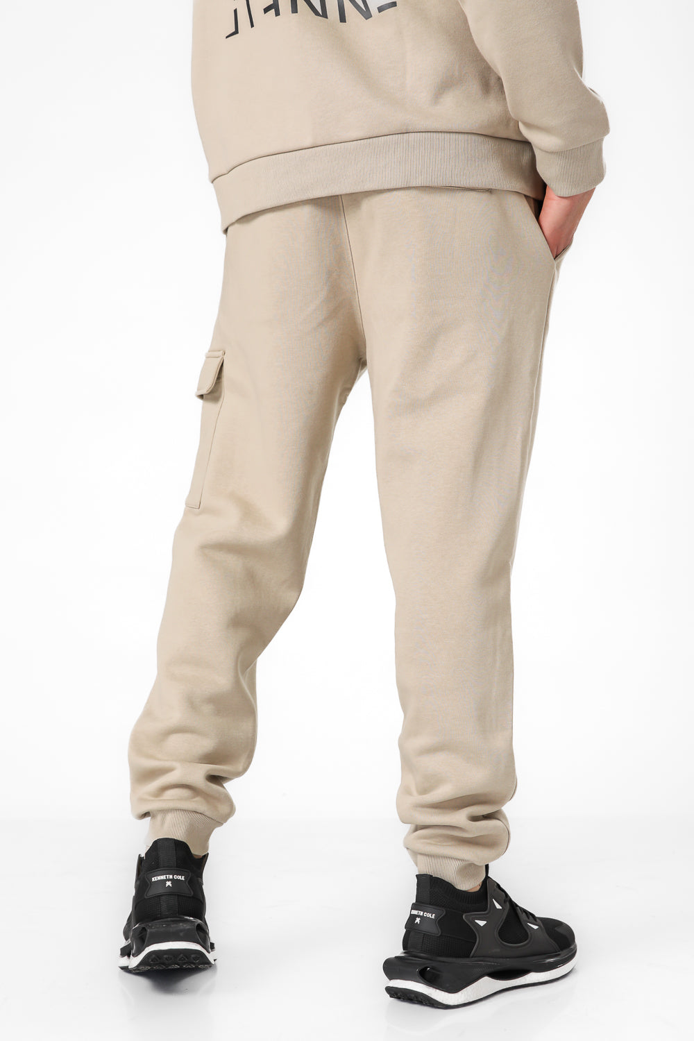 מכנסי טרנינג דגמ"ח בגזרת Slim בצבע כאמל