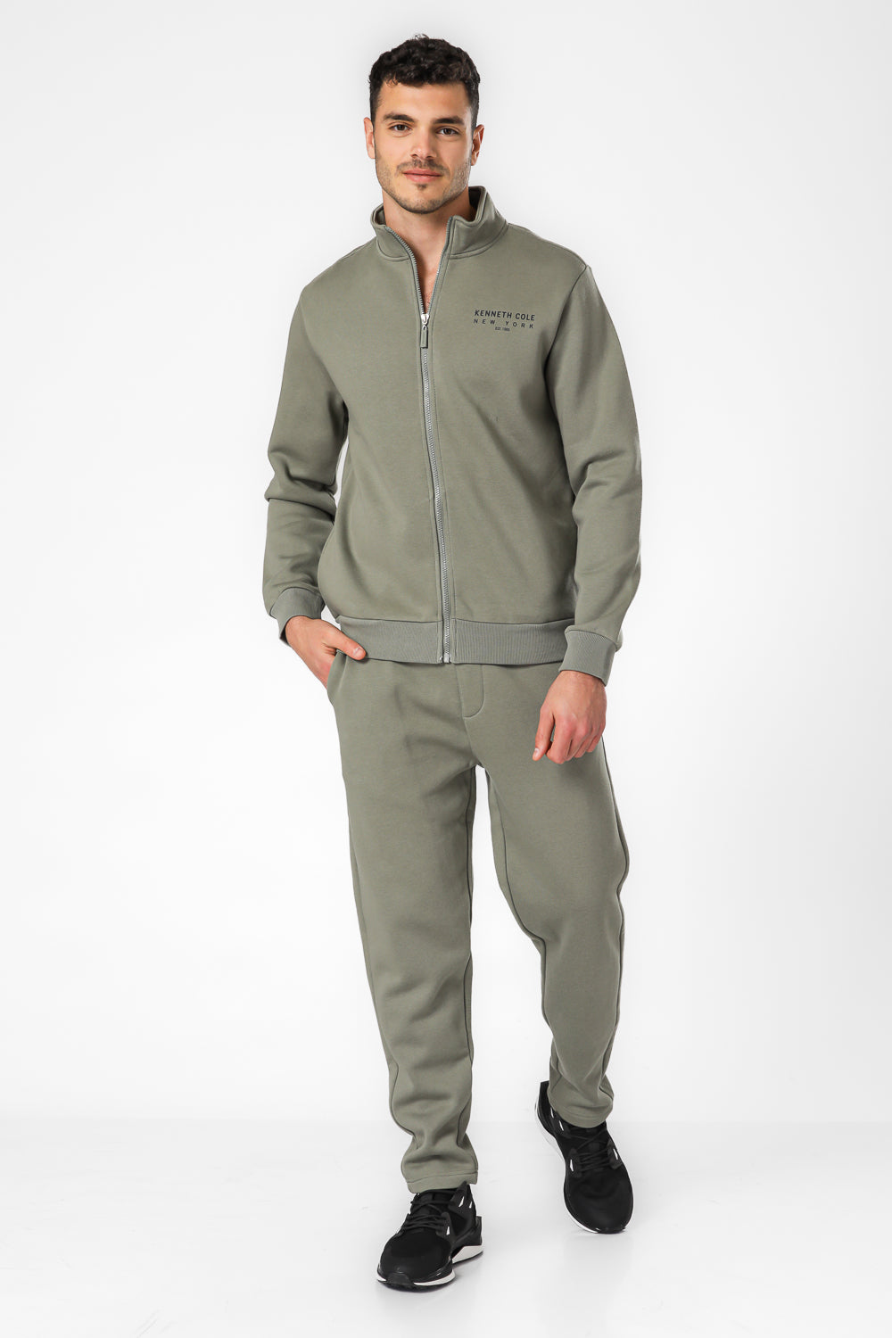 מכנסי טרנינג ארוכים בגזרה ישרה בצבע זית