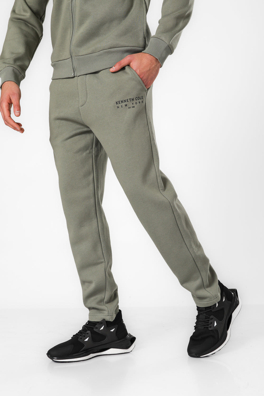 מכנסי טרנינג ארוכים בגזרה ישרה בצבע זית