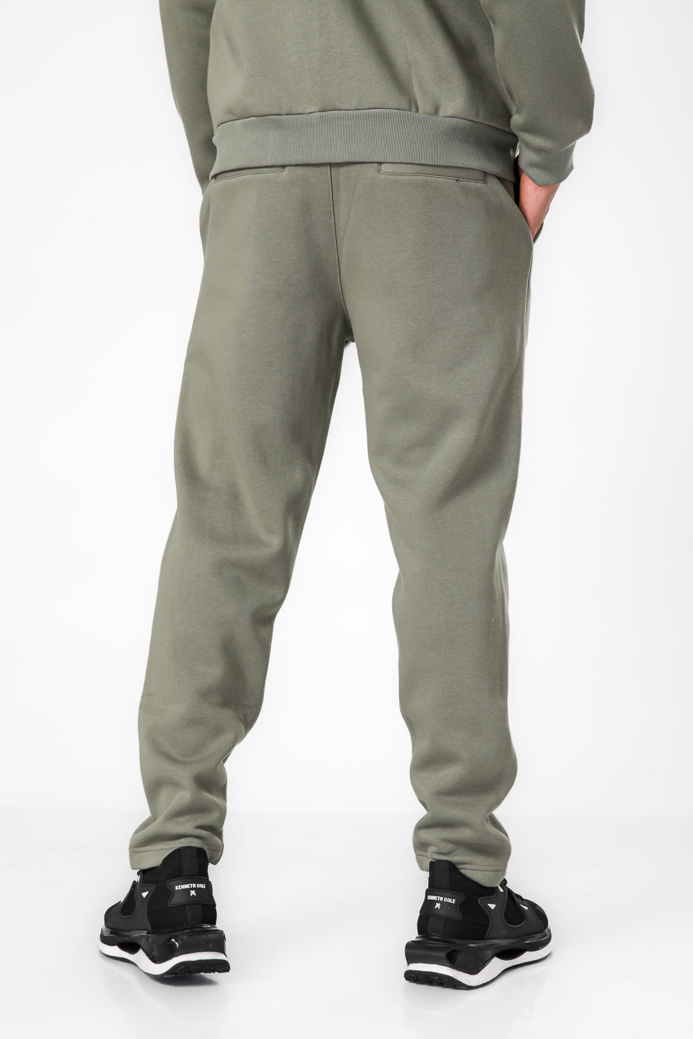 מכנסי טרנינג ארוכים בגזרה ישרה בצבע זית