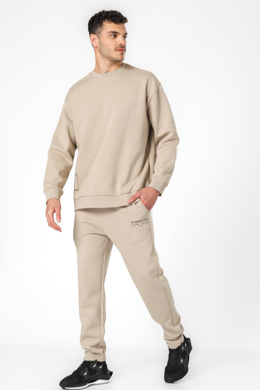 מכנסי טרנינג ארוכים בגזרה ישרה בצבע כאמל