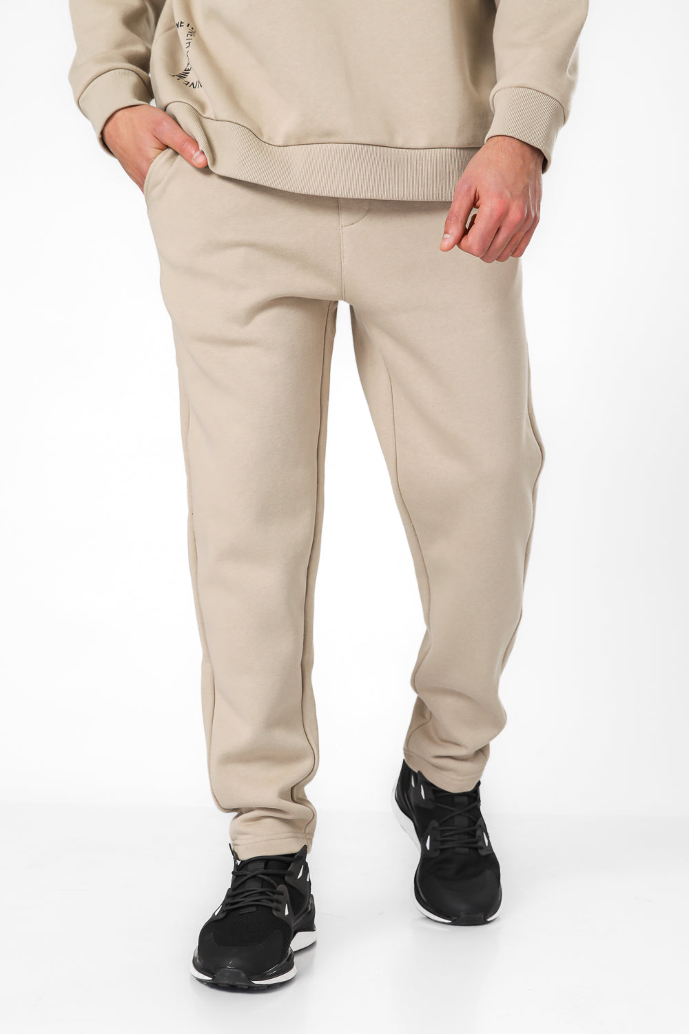 מכנסי טרנינג ארוכים בגזרה ישרה בצבע כאמל