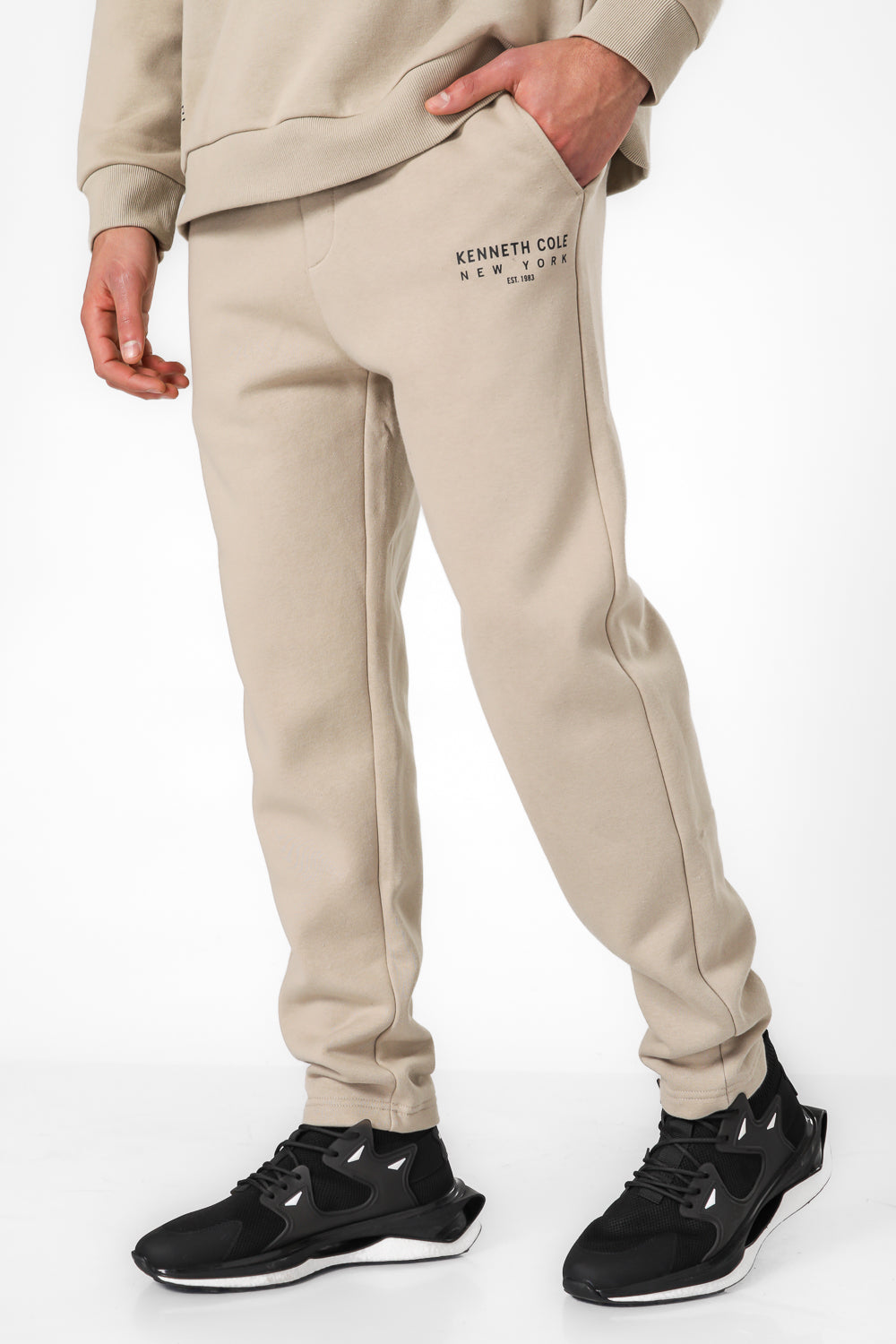 מכנסי טרנינג ארוכים בגזרה ישרה בצבע כאמל