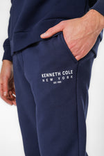 מכנסי טרנינג ארוכים בגזרה ישרה בצבע נייבי