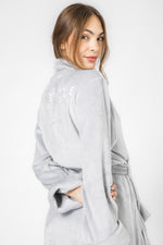 חלוק פלאפי לנשים בצבע אפור