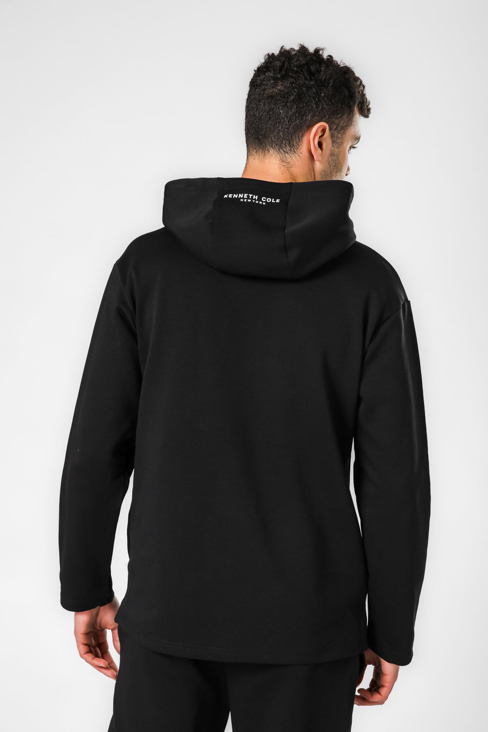 סווטשירט אינטרלוק בצבע שחור פס בחזית