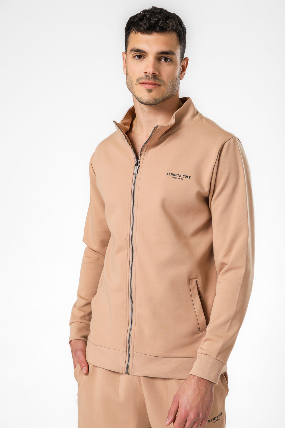 סווטשירט צווארון גבוה עם רוכסן בצבע כאמל