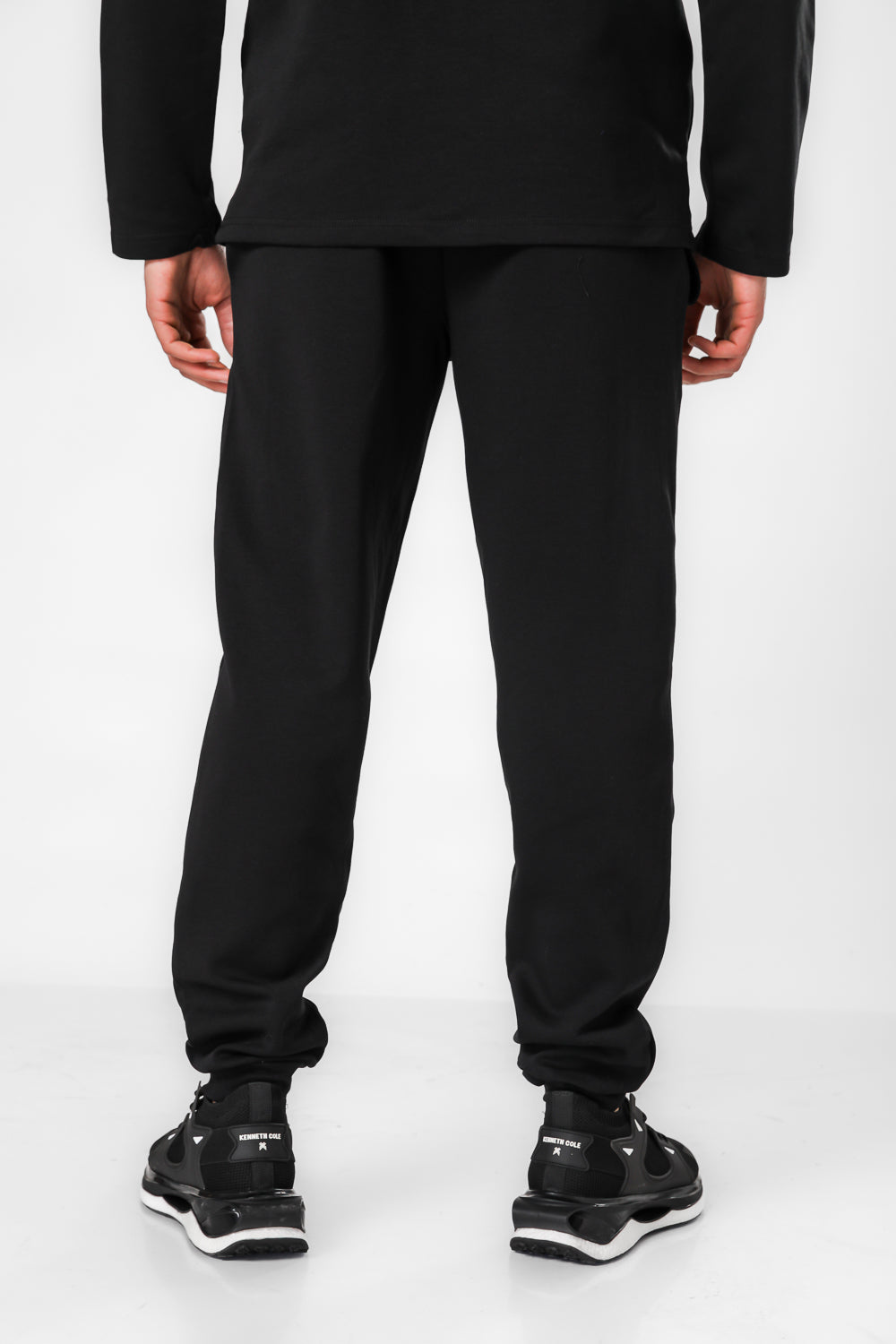 מכנסי טרנינג אינטרלוק בצבע שחור