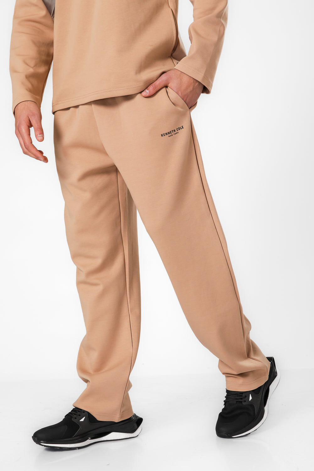 מכנסי טרנינג אינטרלוק בגזרה ישרה בצבע כאמל