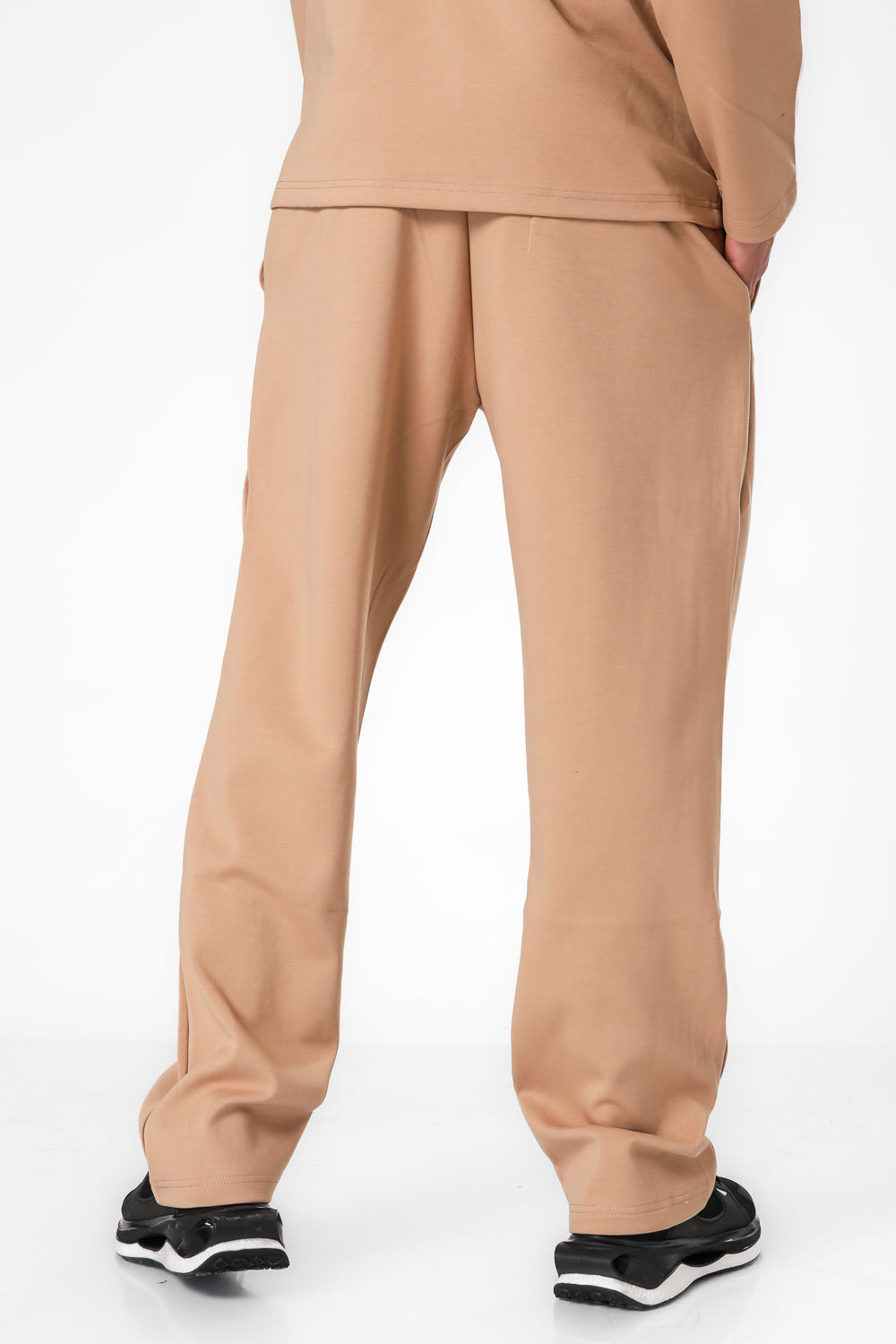 מכנסי טרנינג אינטרלוק בגזרה ישרה בצבע כאמל