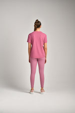 טי שירט אקטיב עם תפר קשת בגב