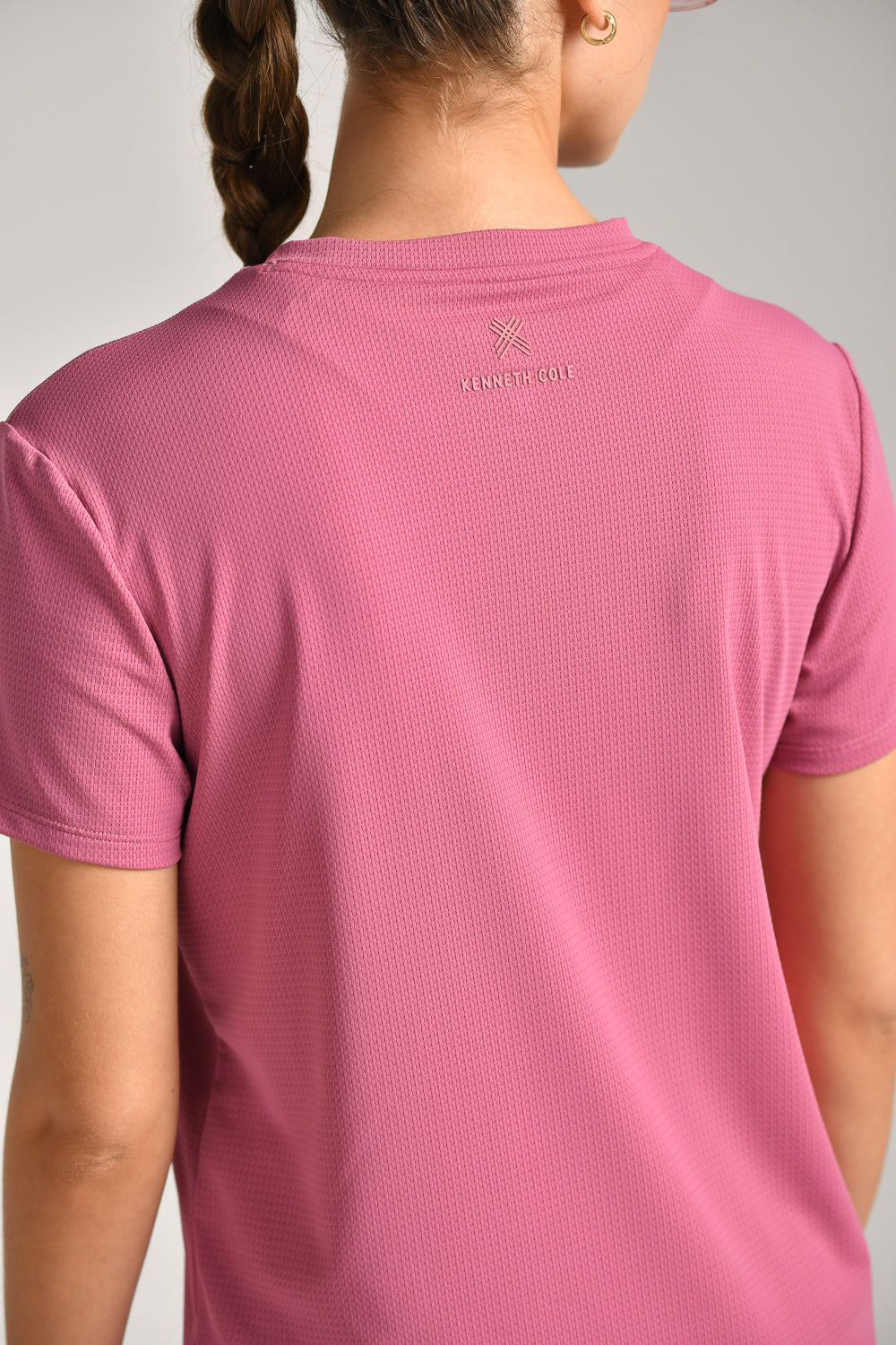 טי שירט אקטיב עם תפר קשת בגב