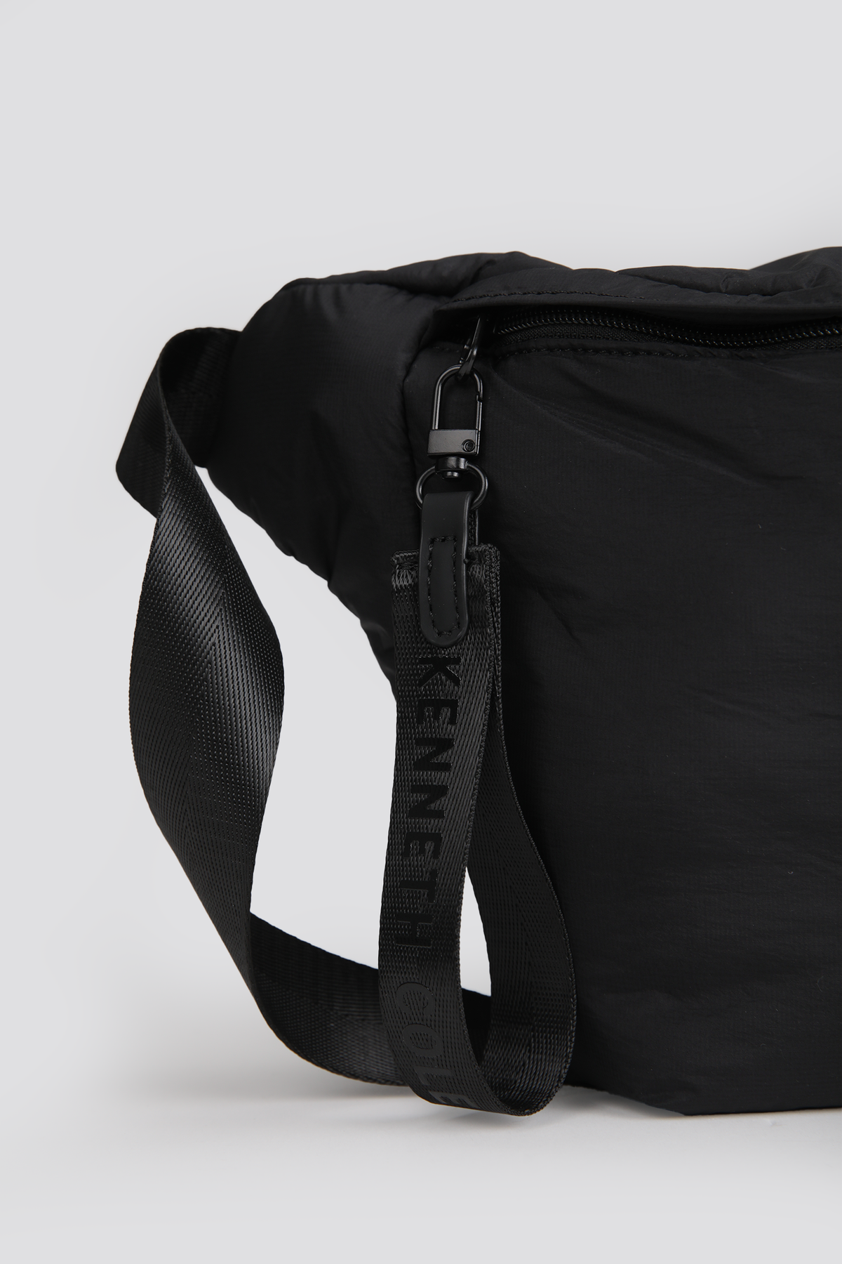 תיק פאוץ' לנשים