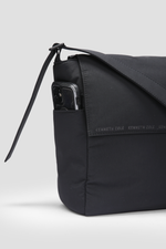 תיק צד ניילון בצבע שחור