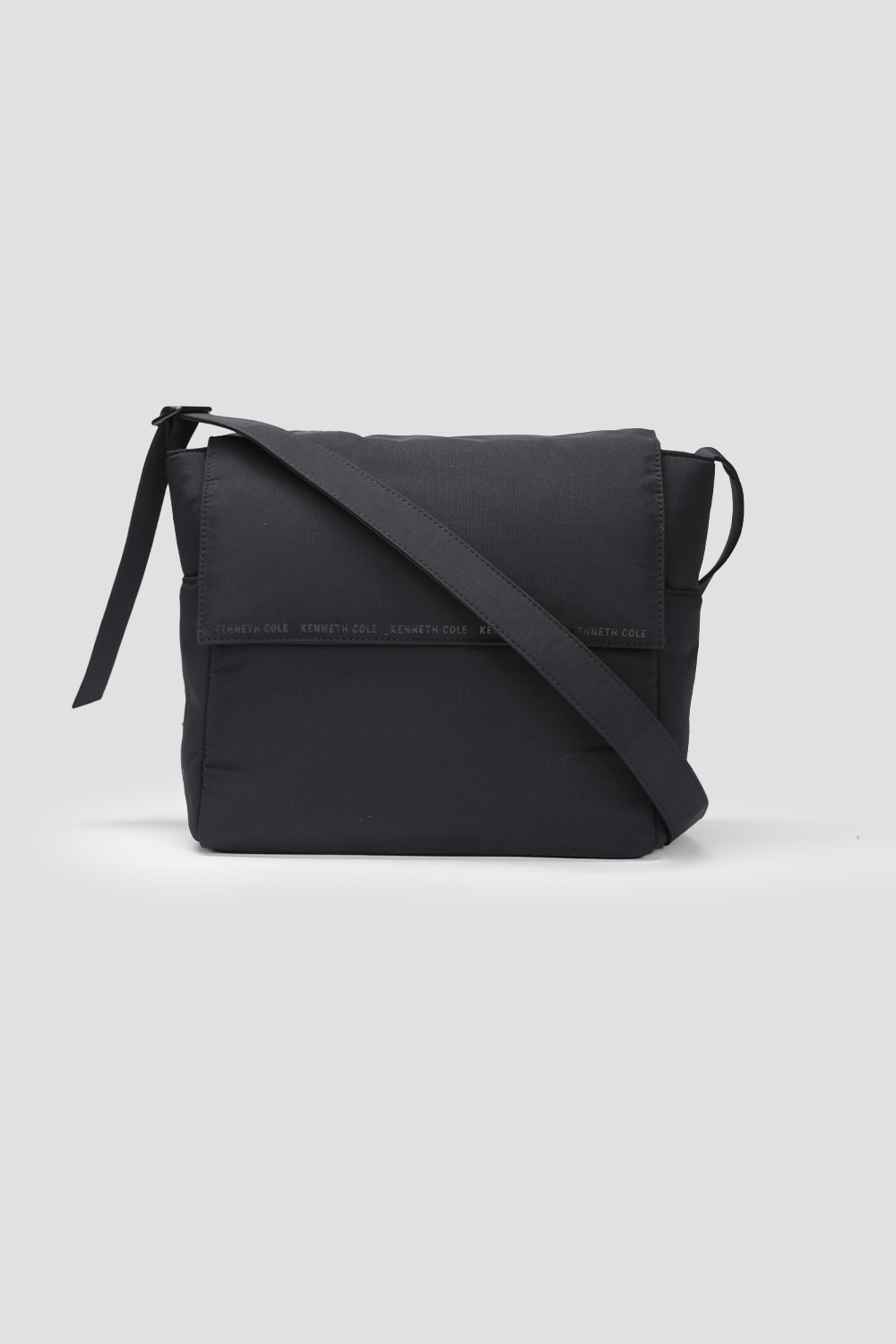 תיק צד ניילון בצבע שחור