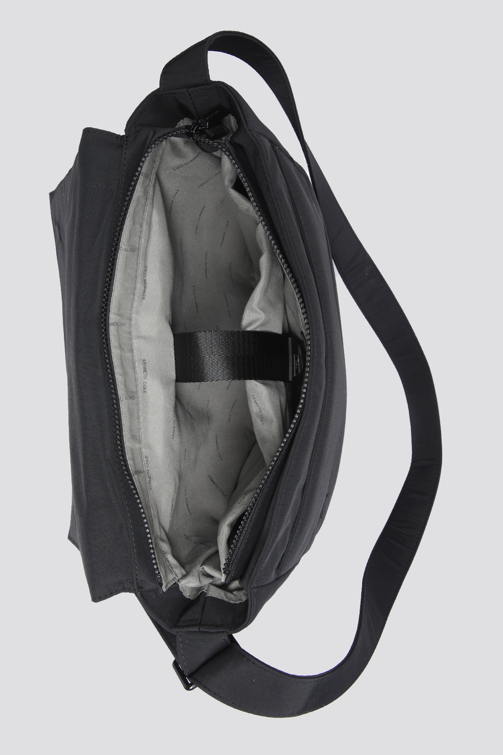 תיק צד ניילון בצבע שחור