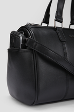 תיק יד דמוי עור בצבע שחור