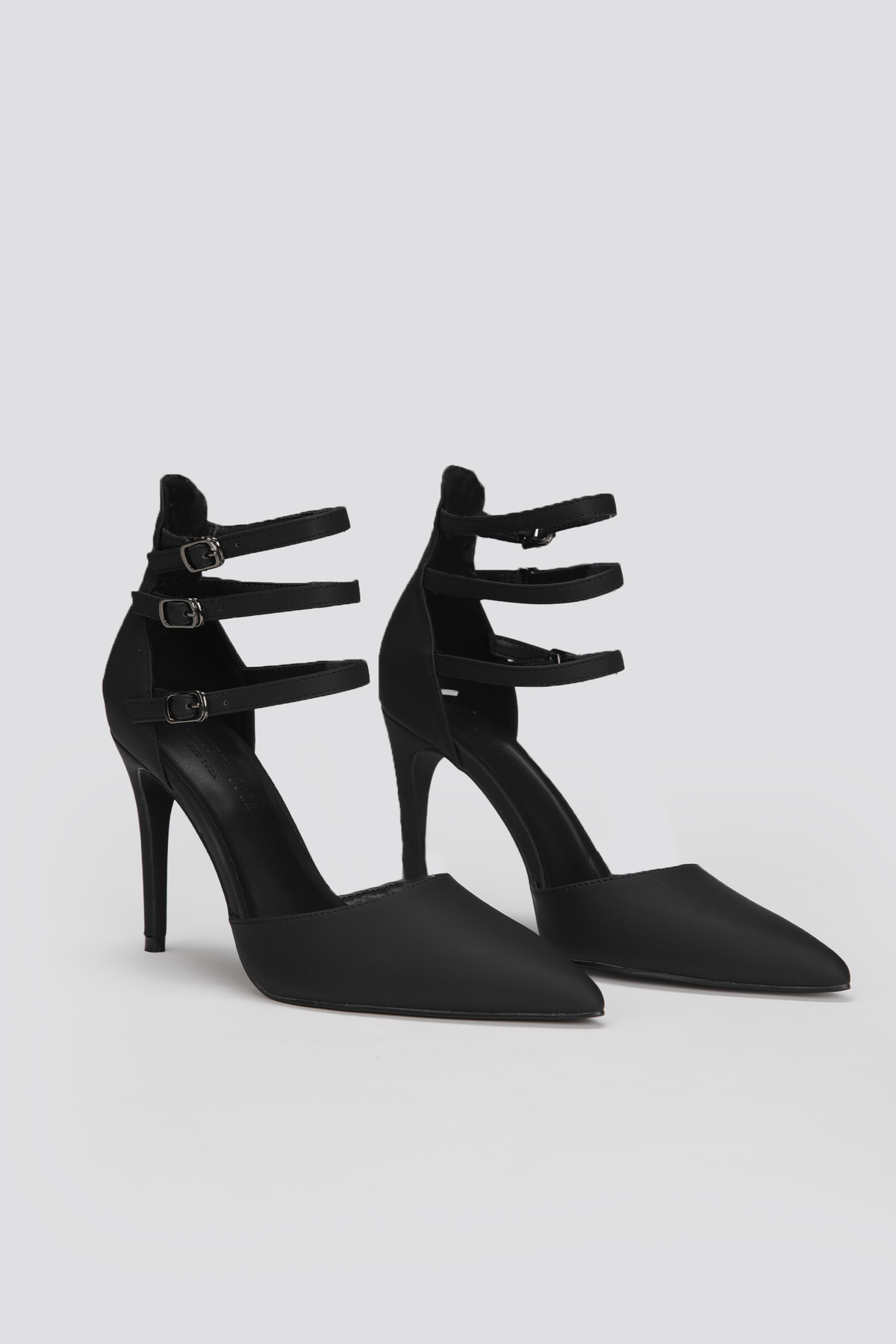 סנדל עקב עם רצועות