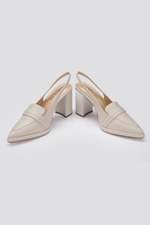 נעלי עקב שפיץ דמוי עור בצבע בז'