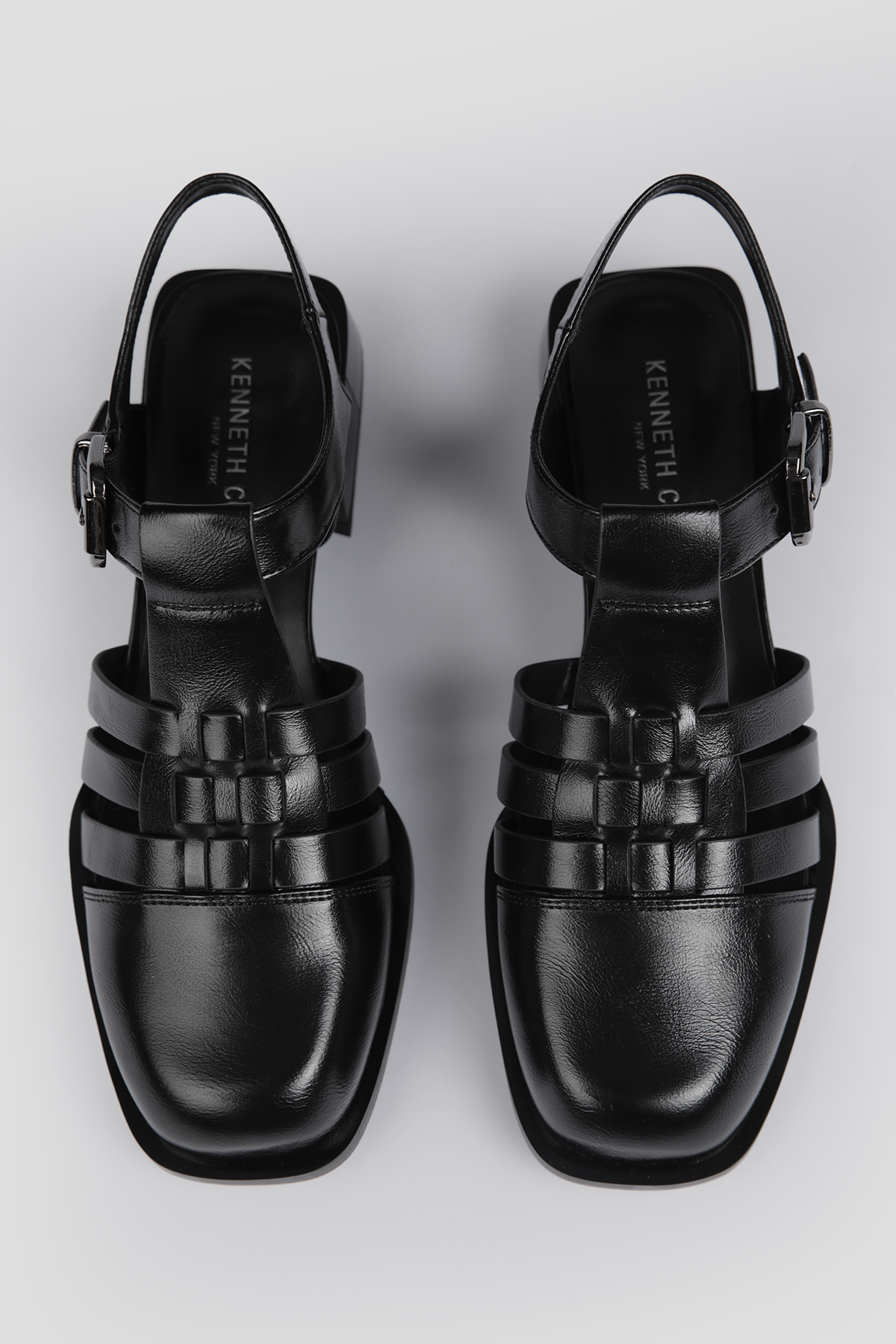 סנדלי פישרמן דמוי עור בצבע שחור