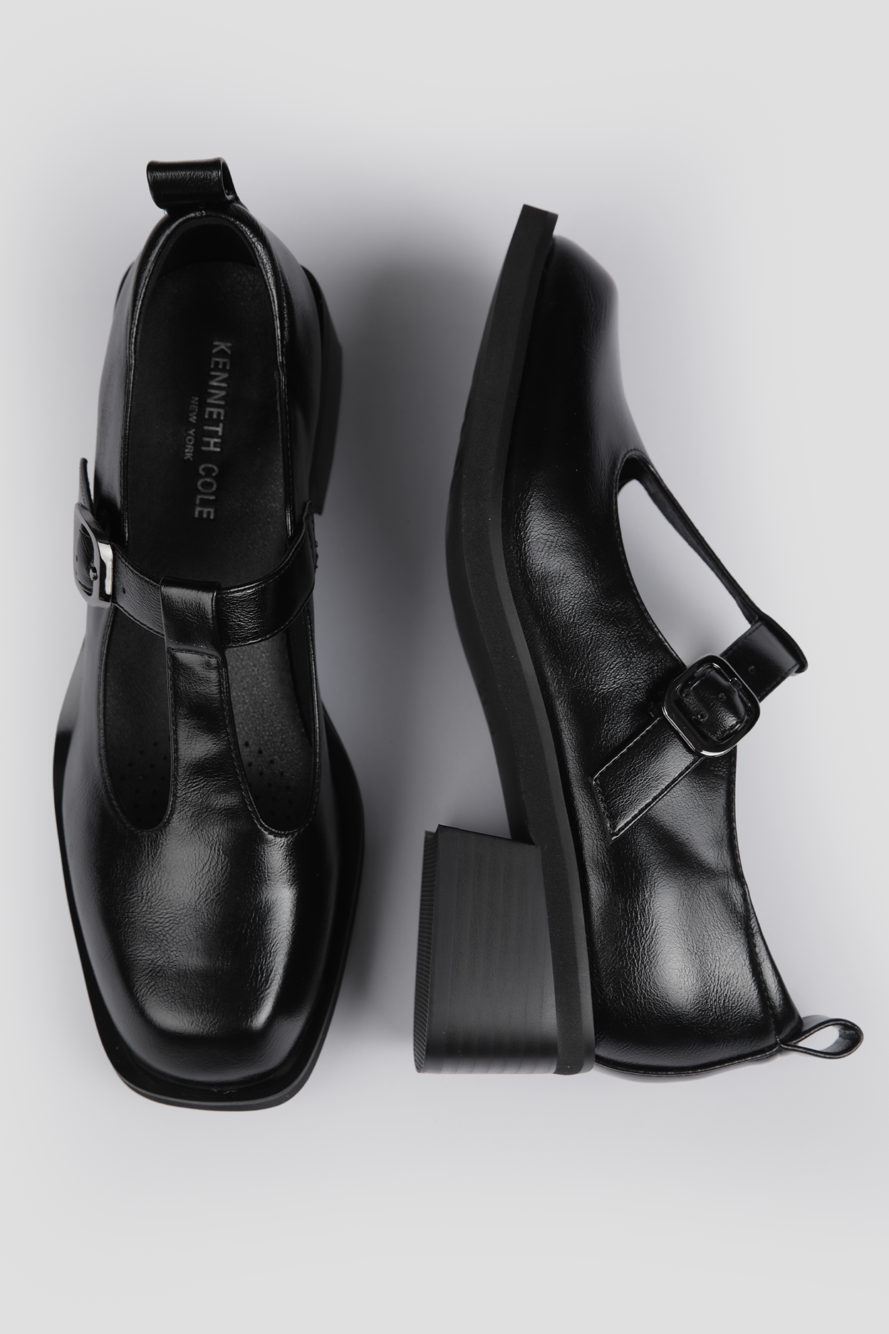 סנדלים סגורים עם עקב דמוי עור בצבע שחור