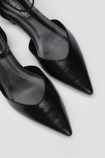 סנדלי שפיץ דמוי עור לנשים בצבע שחור