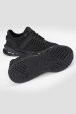 נעלי ספורט בצבע שחור 