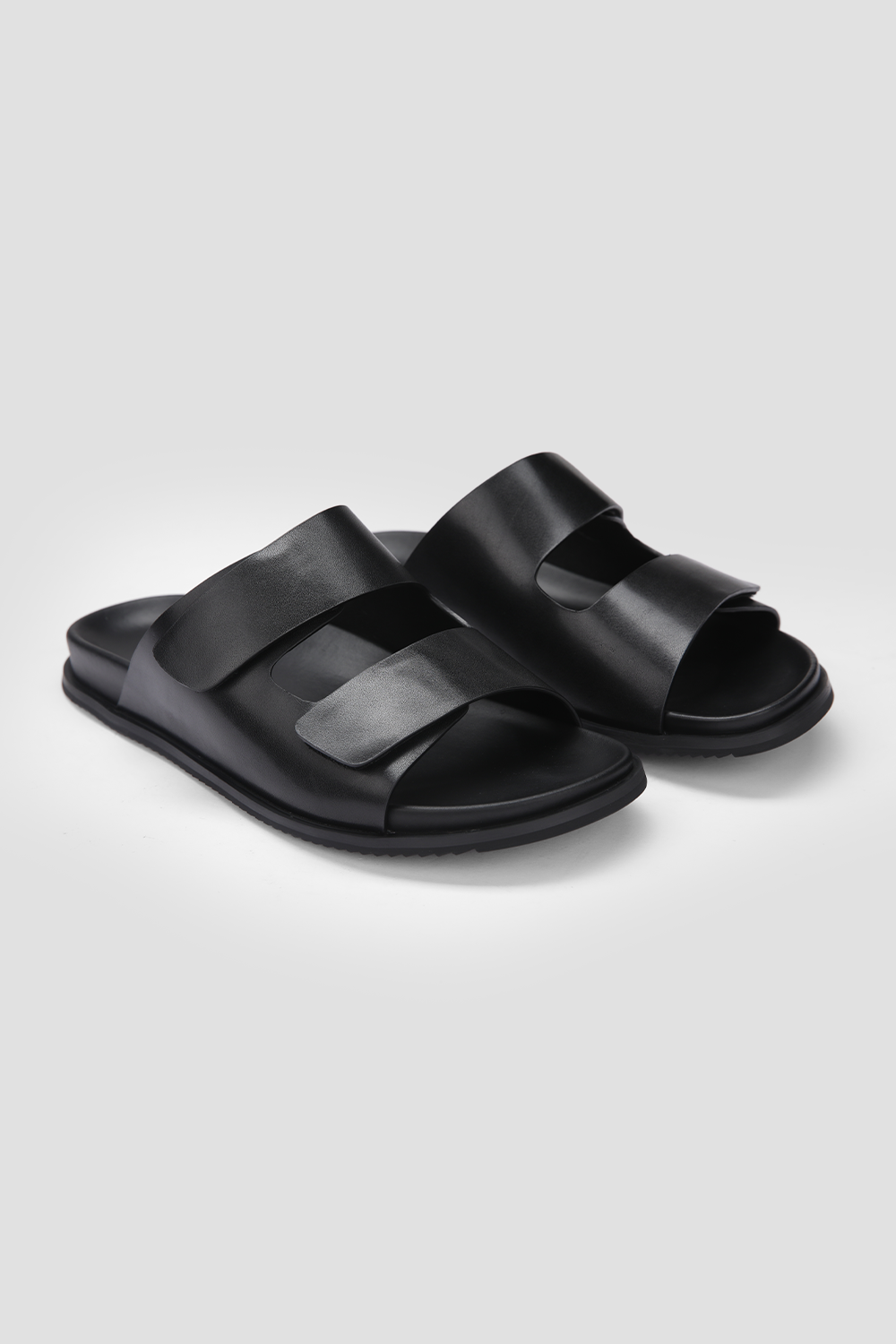 כפכפי עור לגברים בצבע שחור