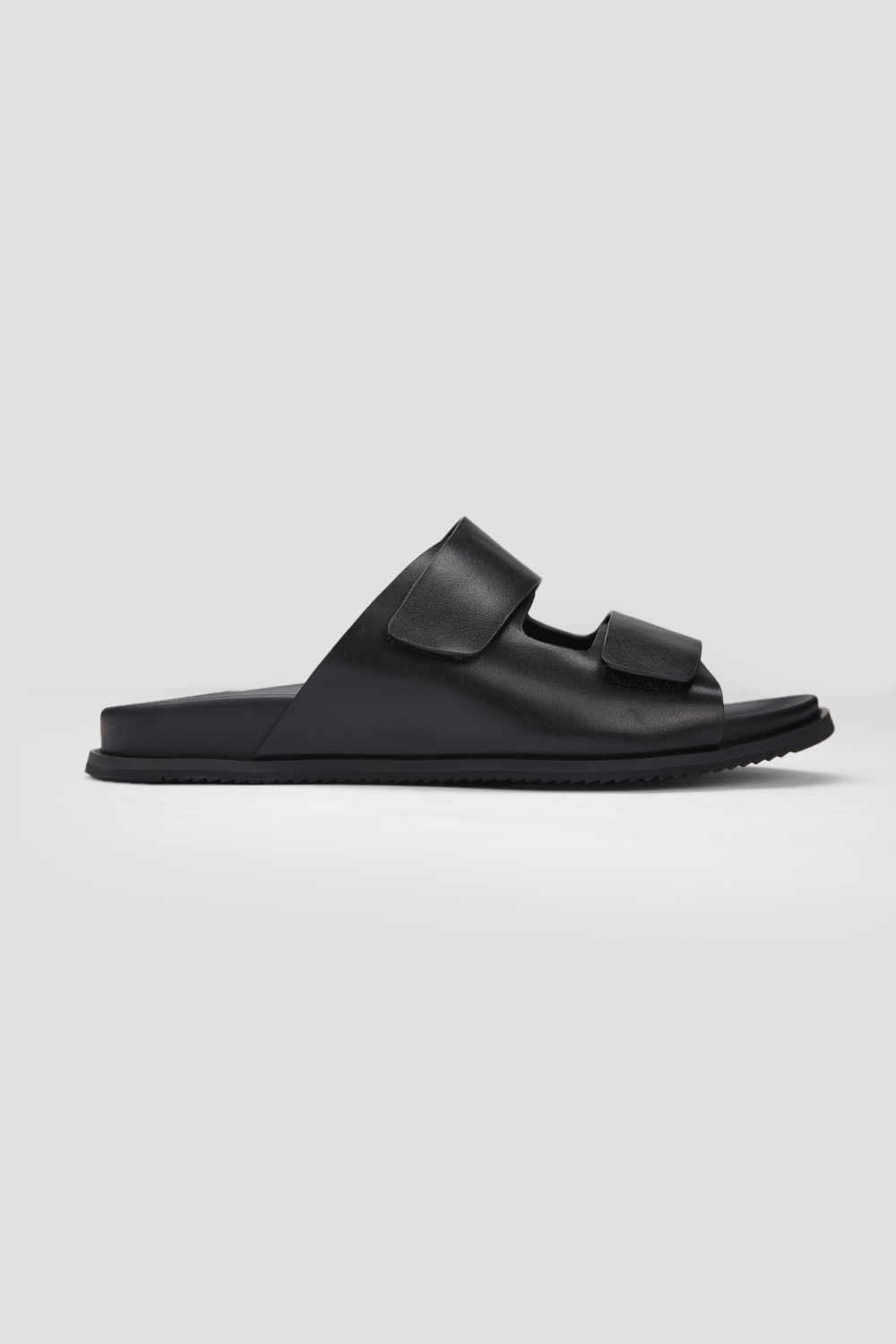 כפכפי עור לגברים בצבע שחור