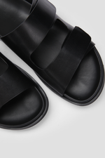 כפכפי עור לגברים בצבע שחור