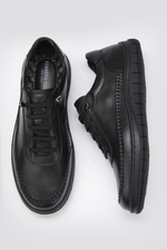 נעלי עור אלגנטיות לגברים בצבע שחור