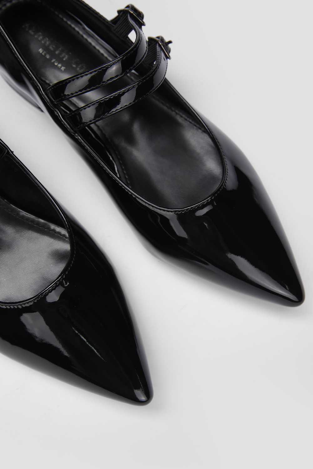 נעלי סירה שפיץ גימור מבריק בצבע שחור