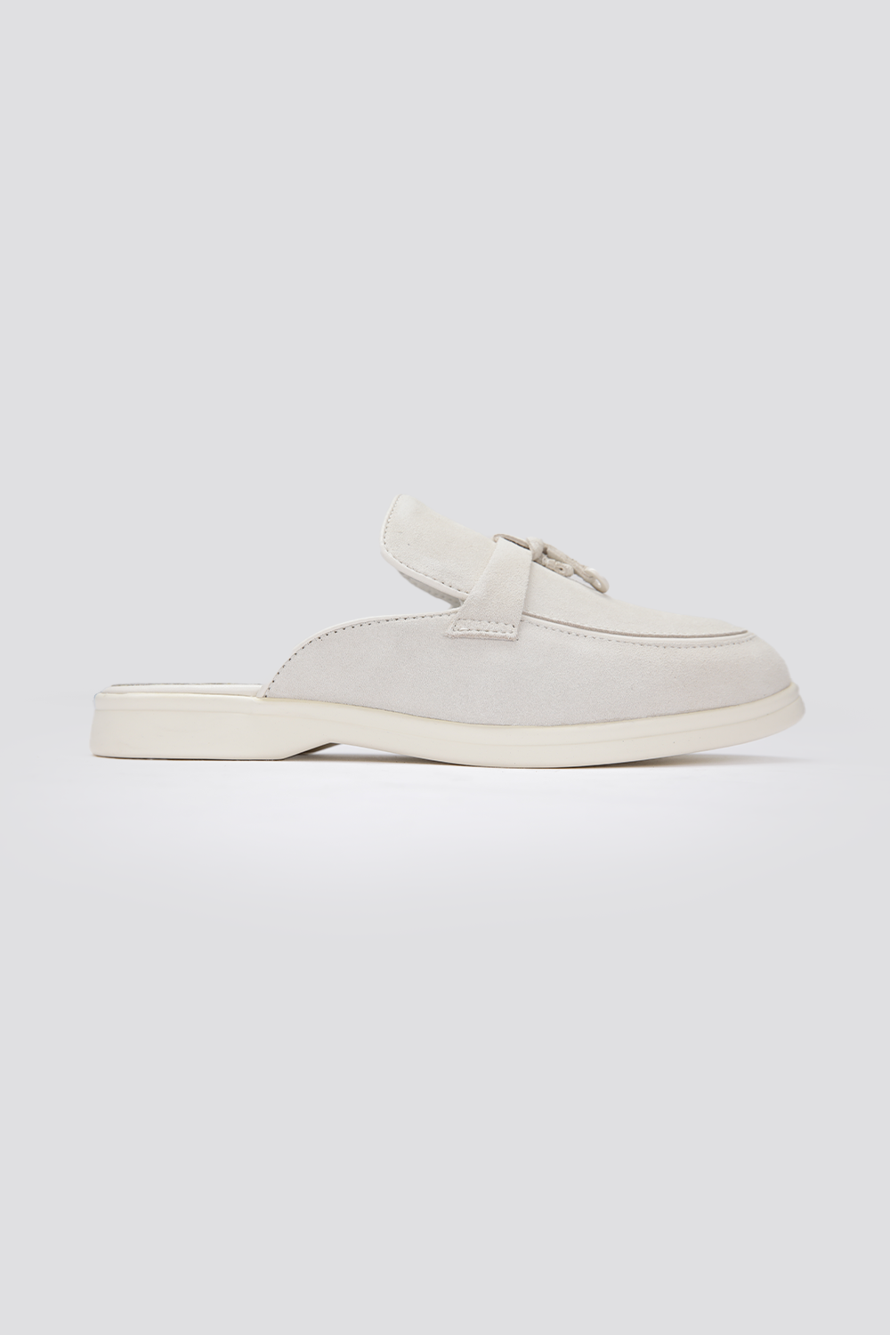 כפכפים מזמש סגנון מוקסין בצבע אפור בהיר